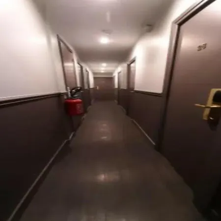 מלון Hipotel Belleville Gare De L'est