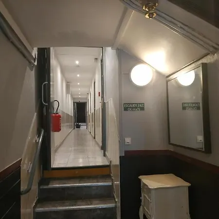 Hipotel Belleville Gare De L'est 2*